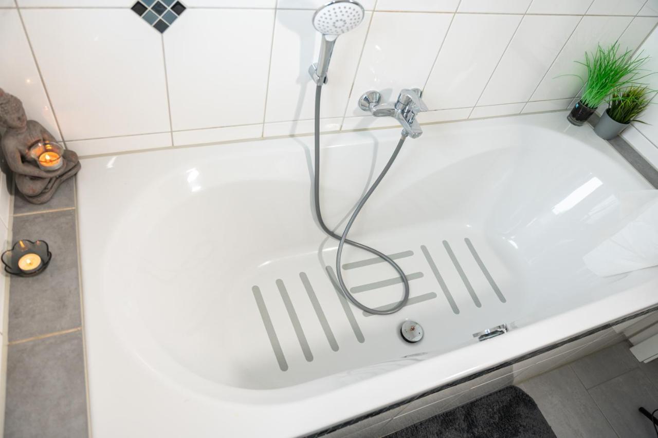 #1 Modernes Zimmer Mit Pool Und Garten Memmingen Exterior photo